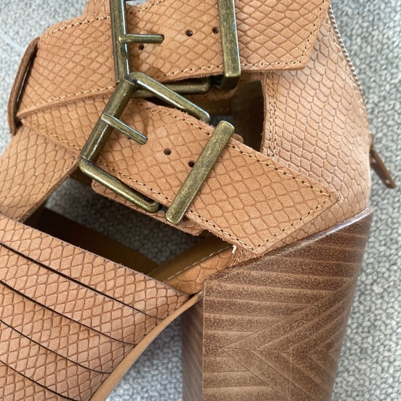 Gianni Bini Wrapped-Up Leather Cut Out Booties Size 10 - Picture 7 of 7
